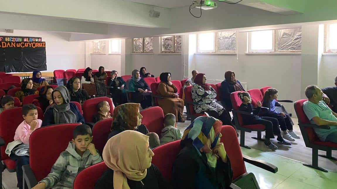 BİGEP kapsamında rehberlik servisi tarafından “Sosyal Beceri Kazandırma” konulu veli semineri düzenlenmiştir.